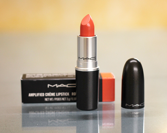(M.A.C)  Amplified Crème Lipstick in "120 Vegas Volt"